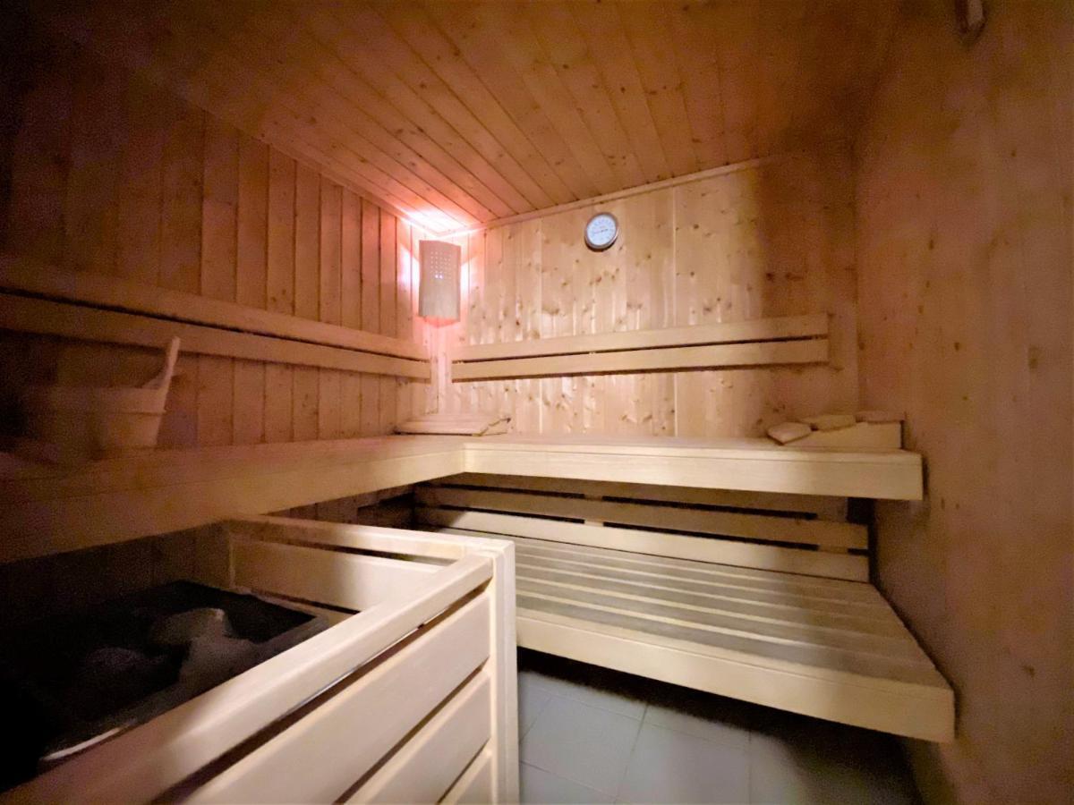 Chalet In Morzine Sleeping 12 With Sauna Exterior photo